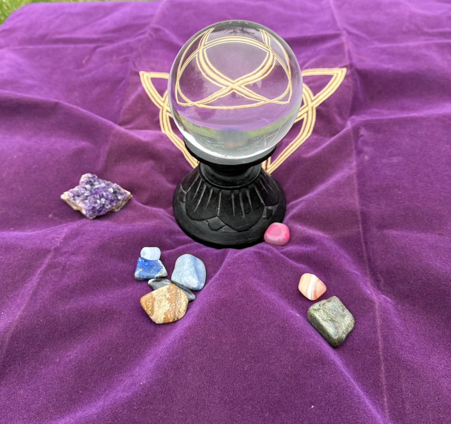 Nicole Bethke – Kartenlegen Mit Lebensberatung – Das ist eine klare Kristallkugel